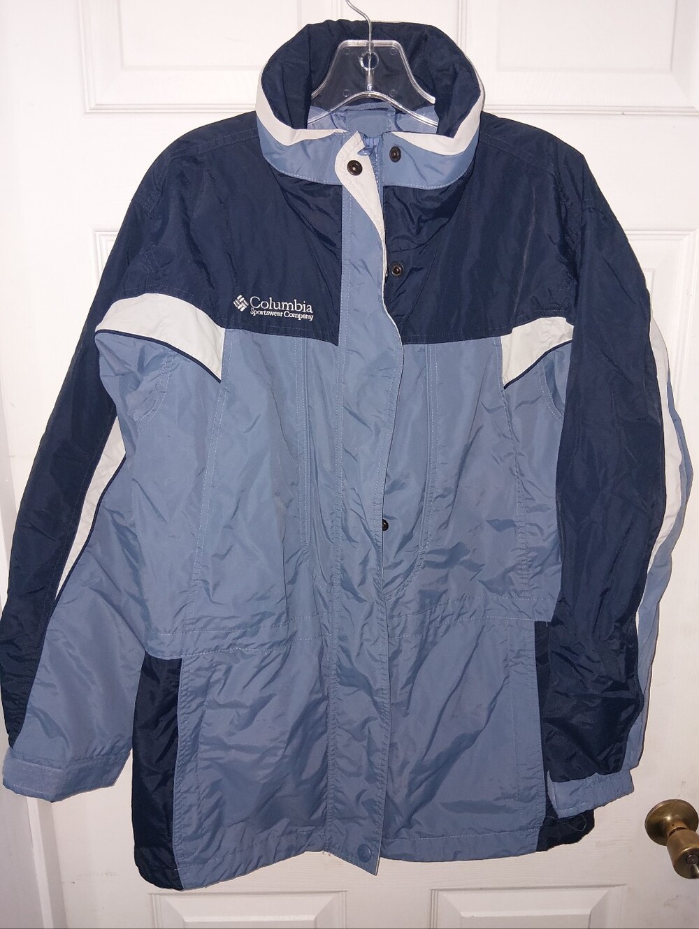 Columbia Navy and Light Blue Women's Jacket with White Accents